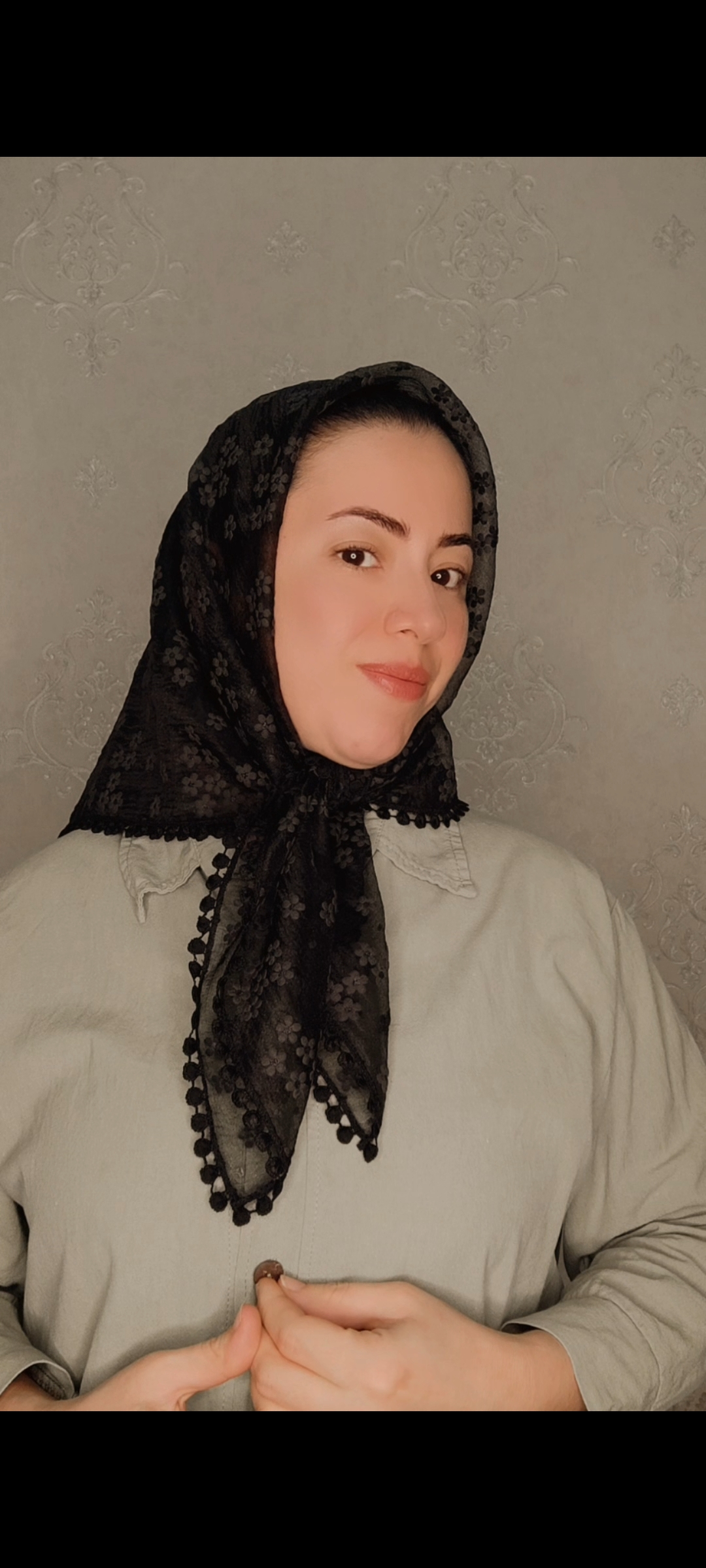 مینی اسکارف تور مشکی شکوفه آدامسی مینی گالری